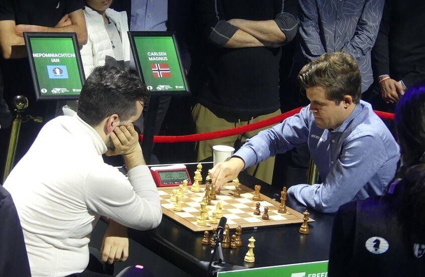 بعد أزمة "الجينز والحذاء".. سابقة تاريخية أخرى في بطولة العالم للشطرنج (فيديو)