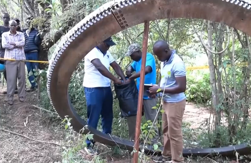 جزء من صاروخ ضخم يسقط من الفضاء في قرية كينية