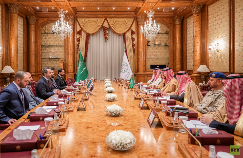 وزير دفاع السعودية يعلق على لقائه بوزيري الدفاع والخارجية ورئيس الاستخبارات بالإدارة السورية الجديدة