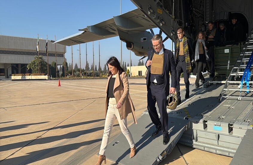 بيربوك تصل دمشق على متن طائرة نقل عسكرية