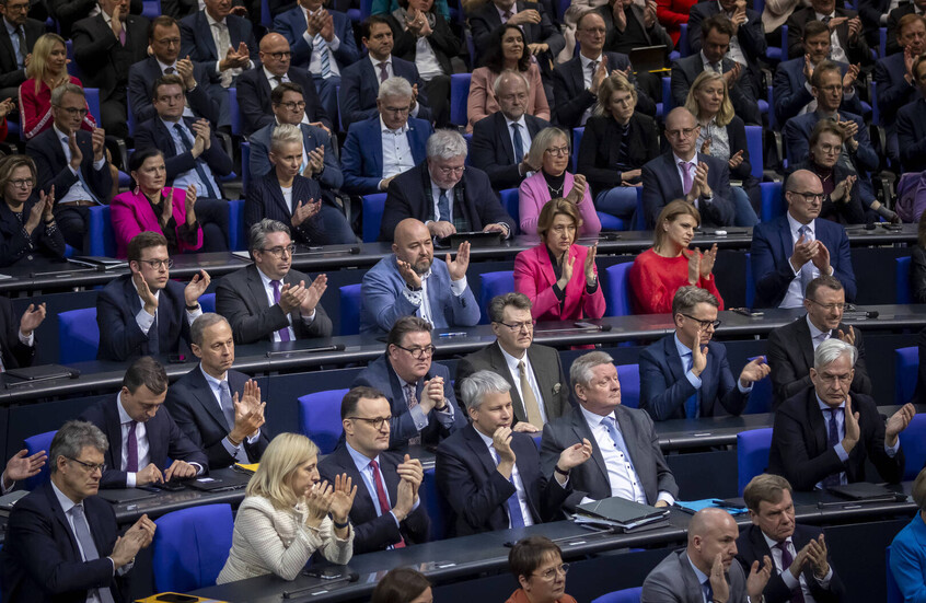 استطلاع: معظم الألمان يرفضون أي خيارات ائتلافية بمشاركة الأحزاب التقليدية