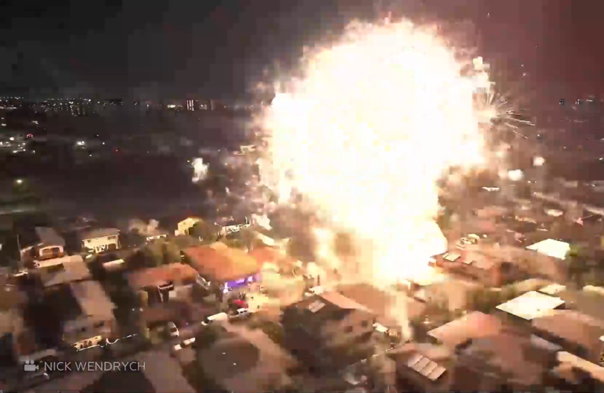 مسيرة ترصد بالصدفة حادث انفجار الألعاب النارية في هونولولو الأمريكية ليلة رأس السنة