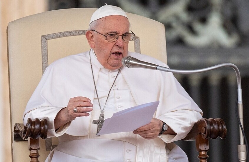 بابا الفاتيكان: التنمر في المدارس يعد الطلاب للحرب بدلا من السلام