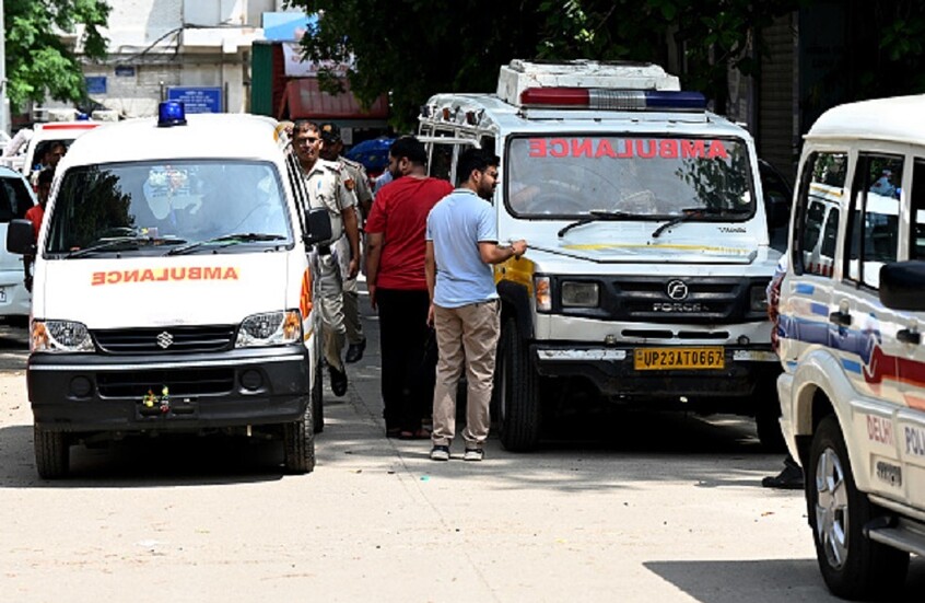 مقتل 3 أشخاص بحادث تحطم مروحية لخفر السواحل الهندي (فيديو)