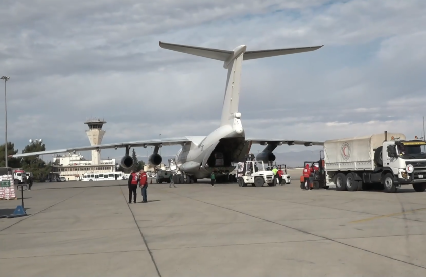 هبوط طائرة سعودية سادسة محملة بالمساعدات الإنسانية في مطار دمشق