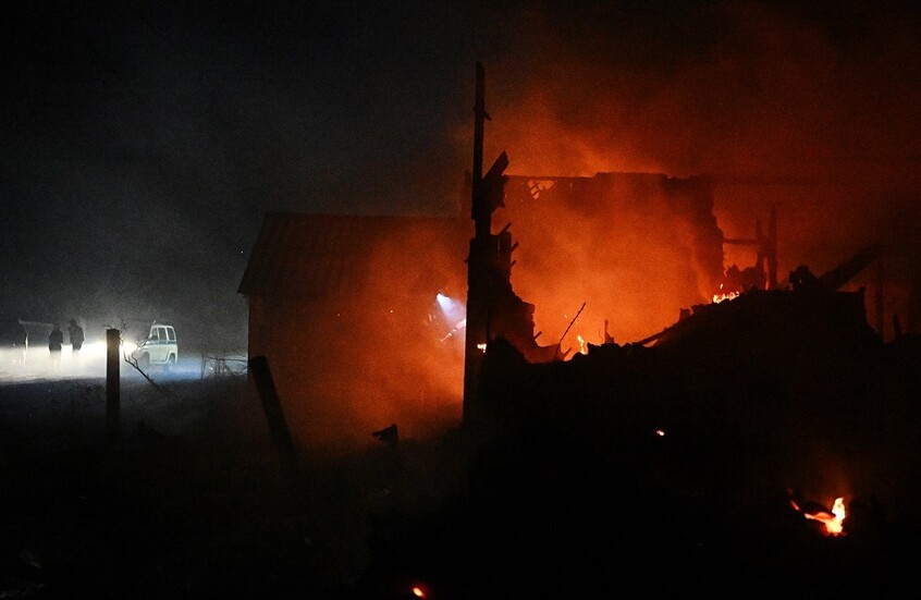 مقتل 7 أشخاص في حريق منزل في مقاطعة كيروف الروسية (فيديو)