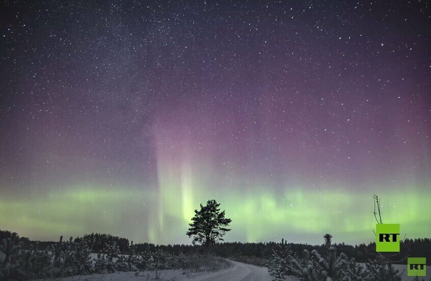 مناظر ساحرة لمجرة درب التبانة والشفق القطبي