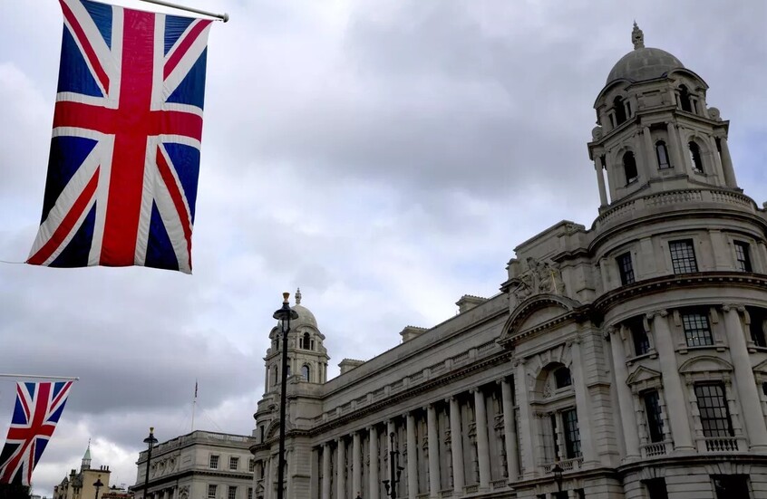 "التايمز": زعيم عصابة مغتصبين في بريطانيا ينجو من الترحيل