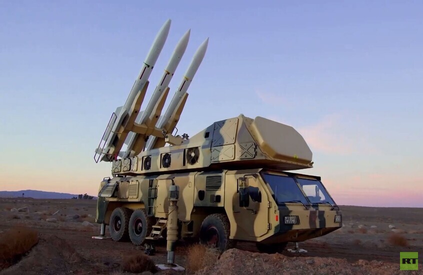 مناورات الحرس الثوري.. صد قنبلة خارقة للتحصينات استهدفت موقعا نوويا