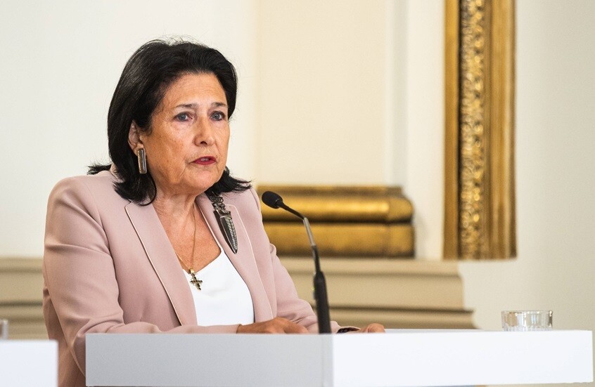 رغم انتهاء مهلة رئاستها.. زورابيشفيلي "تواصل أداء مهام الرئاسة الجورجية" من مكتبها الجديد