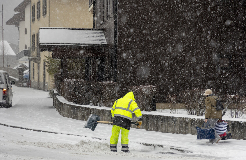 فرنسا.. مصرع شخصين وإصابة 20 جراءعاصفة ثلجية وجليدية (فيديو)