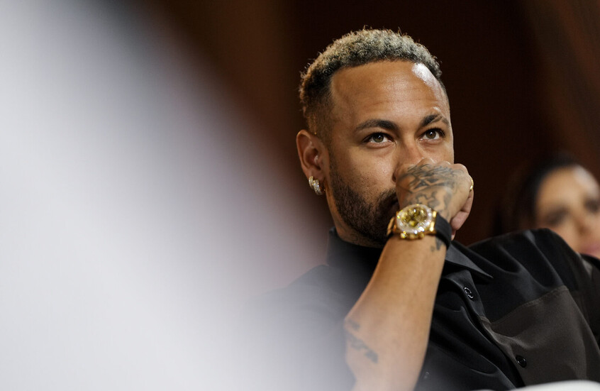 2.2 مليون يورو ثمن لمسة نيمار للكرة مع الهلال.. حسم مستقبل اللاعب قبل نهاية الشهر الجاري