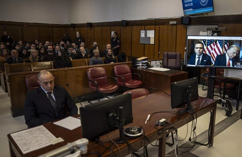 عشرات الأمريكيين يحتشدون في مانهاتن أمام محكمة ترامب (فيديوهات)