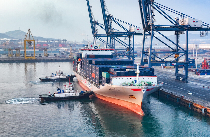 صحيفة: إيران تسعى لبيع كميات من النفط المخزونة في الصين لدعم حلفائها في الشرق الأوسط