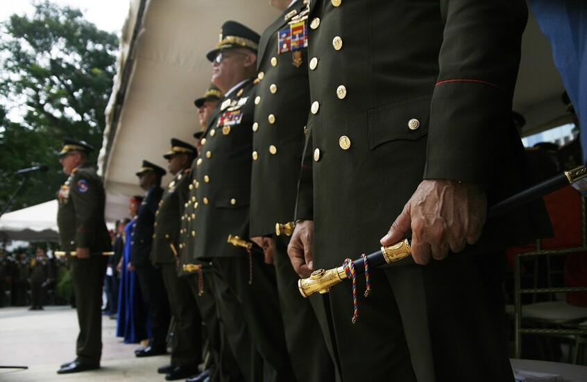 الجيش الفنزويلي يدين العقوبات الأمريكية والأوروبية الجديدة ضد بلاده