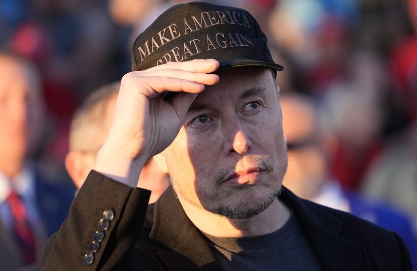 "أرسل عملاء لنسف الانتخابات الأمريكية".. ماسك يهاجم ستارمر مجددا