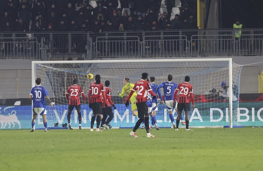 ميلان يقلب الطاولة على مضيفه كومو