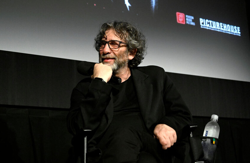 مؤلف بريطاني ينفي تورطه في ممارسة الجنس بشكل قسري مع عدد من النساء