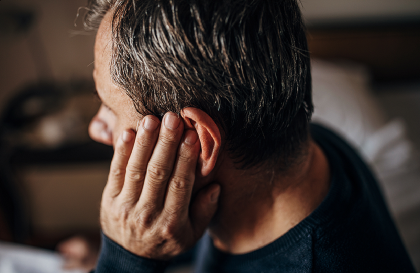 حيلة بسيطة لتخفيف انسداد الأذن في دقيقتين