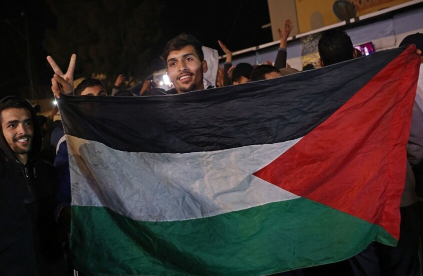 سوريا.. احتفالات في مدينة حماة بإعلان وقف إطلاق النار في قطاع غزة (فيديو)