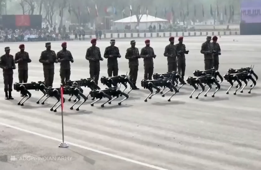 الهند تعرض "الكلاب الروبوتية" في احتفالات يوم الجيش