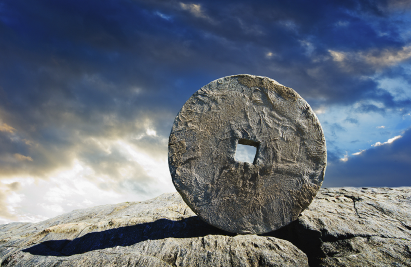 الدنمارك.. السر الكامن وراء التضحية بـ"أحجار الشمس" الغامضة