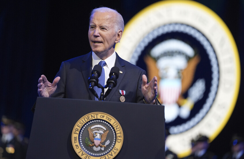 بايدن يخفف العقوبات عن 2.5 ألف محكوم من أصحاب الجنح