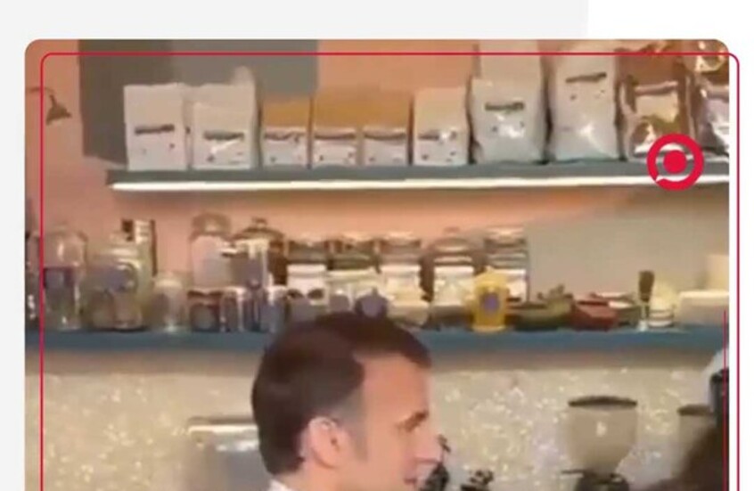 ماكرون يشتري كوب قهوة من أحد مقاهي بيروت