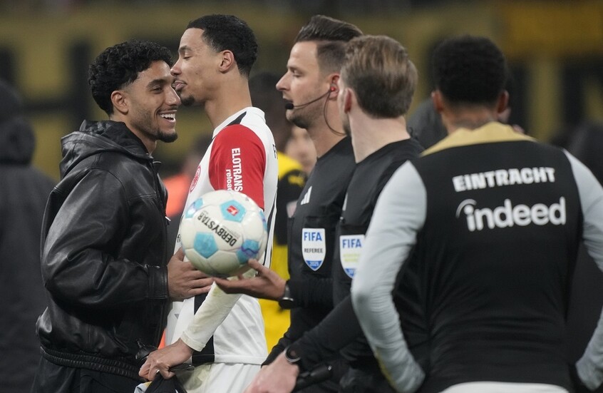 في غياب عمر مرموش.. آينتراخت فرانكفورت يعمق جراح بوروسيا دورتموند