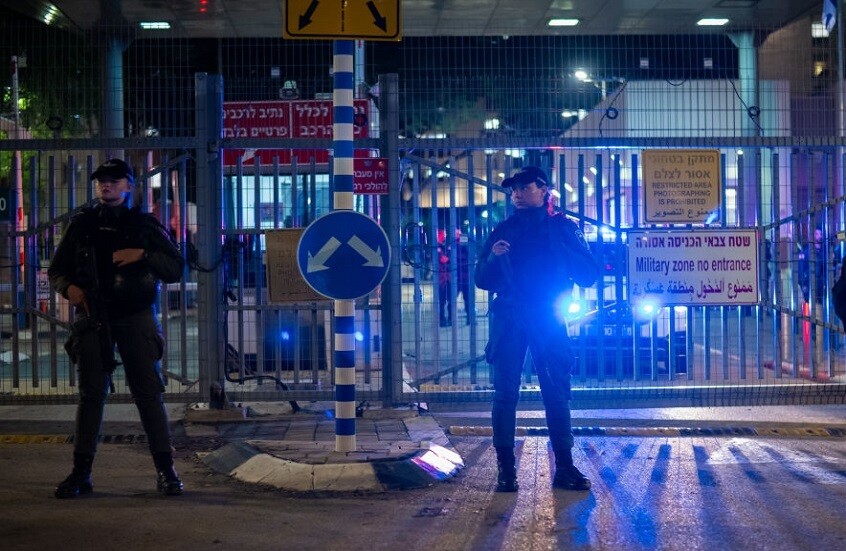 الشرطة الإسرائيلية تعلن إصابة شخص في عملية طعن بتل أبيب ومقتل المنفذ (فيديو)