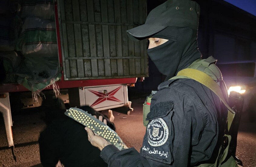 سانا: عمليات أمنية في مختلف المحافظات السورية وضبط مستودع للنظام السابق لتعليب الكبتاغون ( فيديو)