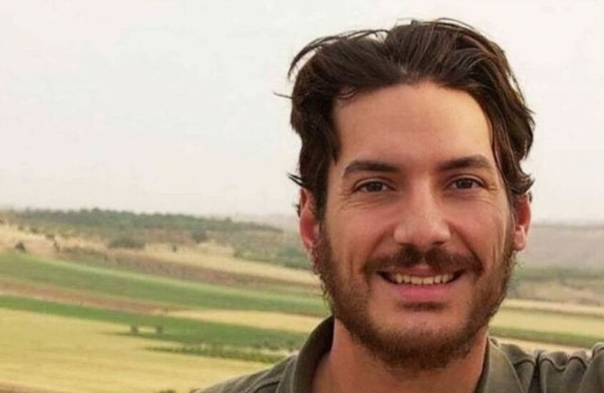 والدة الصحفي الأمريكي أوستن تايس تصل إلى دمشق أملا في العثور على ابنها