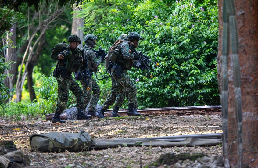 عشرات القتلى في اشتباكات بين جماعتي متمردين في كولومبيا