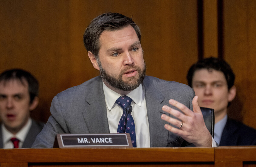 فانس يجري محادثات مع نائب الرئيس الصيني