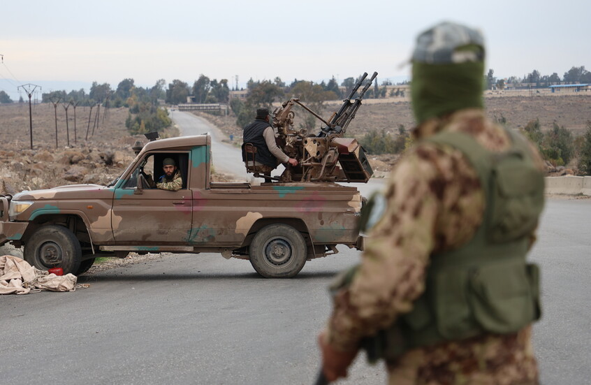 "تلفزيون سوريا": قتلى وجرحى من عناصر إدارة العمليات العسكرية بكمين لفلول النظام السابق في جبلة