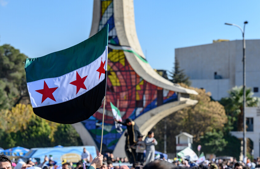 سوريا.. وزارة الإعلام تصدر بيانا بشأن اغتيال مصور في وكالة "سانا"