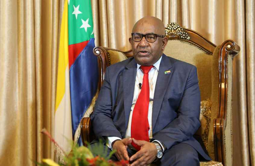 رئيس جزر القمر يعلن صراحة نيته تسليم السلطة لنجله..