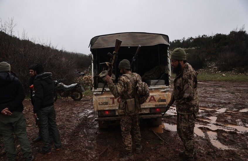 صحيفة سورية توضح ما يشاع عن انسحاب مقاتلي وزارة الدفاع من مدن الساحل السوري