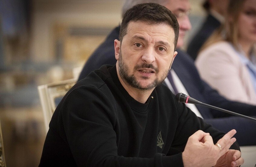 سياسي فرنسي: زيلينسكي في مأزق ويحاول تعطيل عملية السلام في أوكرانيا