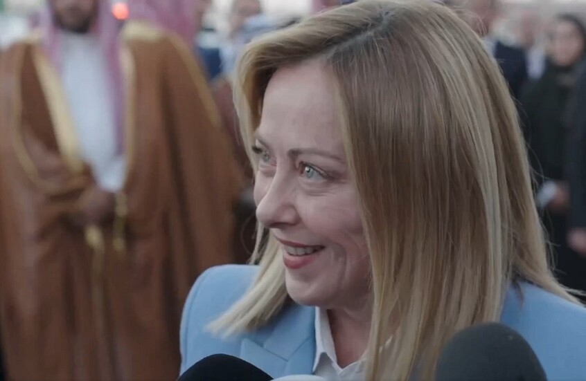 ستلتقي ولي العهد.. رئيسة الوزراء الإيطالية تصل السعودية لمناقشة زيادة التبادل التجاري (صورة + فيديو)