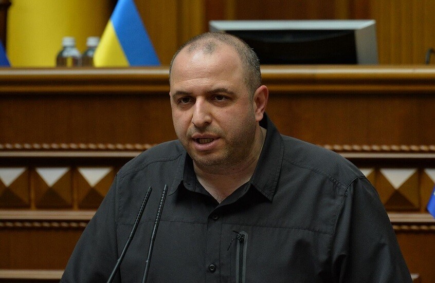 نائبة في البرلمان الأوكراني تطالب وزير الدفاع بالاستقالة