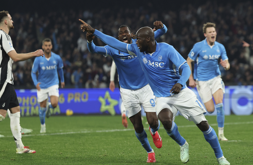 نابولي يذيق يوفنتوس الخسارة الأولى في "الكالتشيو"