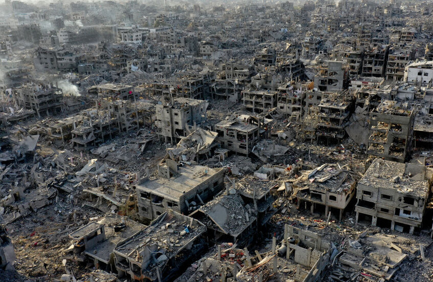 "أرض قاحلة مليئة بالأنقاض".. مسؤولون أمريكيون يوضحون مبادرة ترامب لإخلاء القطاع من سكانه