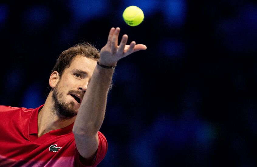 لأول مرة منذ مارس 2023.. مدفيديف يخرج من قائمة الخمسة الأوائل في تصنيف لاعبي التنس المحترفين