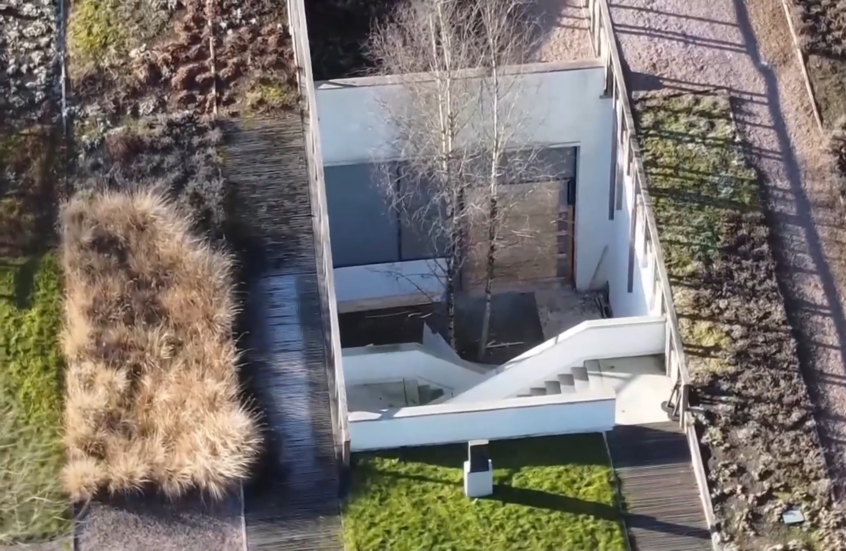 شاهد.. لصوص يفجرون متحفا في هولندا لسرقة خوذة ذهبية عمرها 2500 عام