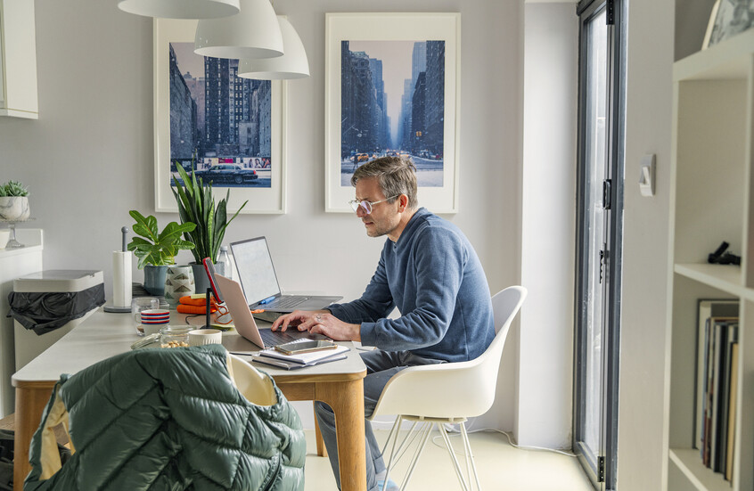 العمل من المنزل أو المكتب؟.. دراسة تكشف أيهما الأفضل لصحتك
