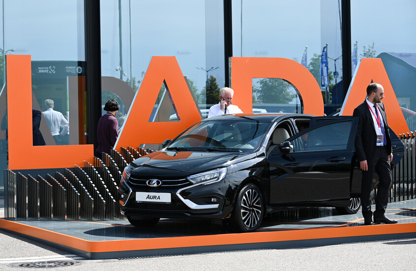 "سنعمل على ذلك بالتأكيد".. بوتين يحث على استبدال ماركات التكسي الأجنبية بسيارات روسية