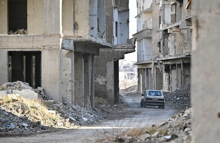 سوريا.. مقتل رجل وإصابة 10 آخرين جراء 3 انفجارات منفصلة لألغام أرضية