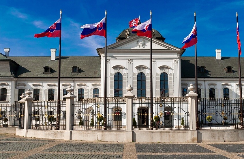 الخارجية السلوفاكية تستدعي السفير الأوكراني وتسلمه "احتجاجا شديد اللهجة"