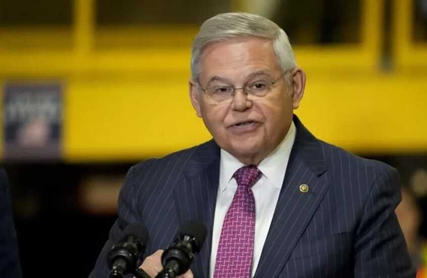 إدانة عضو مجلس الشيوخ الأمريكي السابق بوب مينينديز بـ16 تهمة